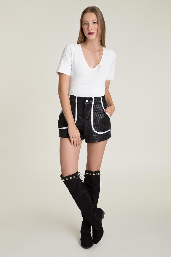 Short negro best sale con rayas blancas