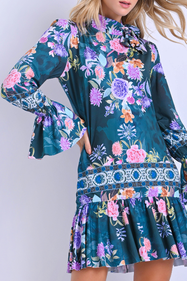 VESTIDO COM GOLA ALTA