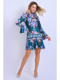 VESTIDO COM GOLA ALTA